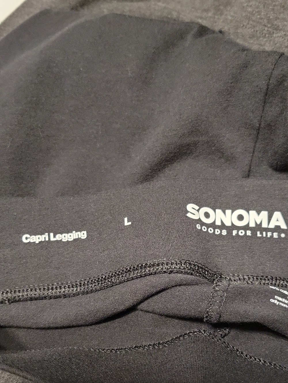 Sonoma Women's Capri Leggings, Black, Large. Like New. - Picture 8 of 8